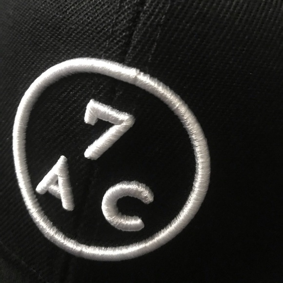 🔥 matching classic Black Logo SnapBack Hat caps couple - Picture 2 of 3